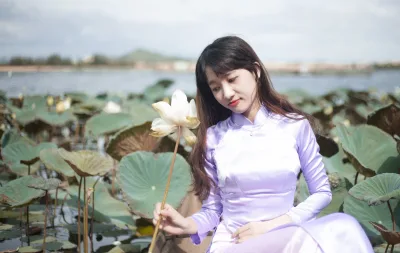 Vẻ đẹp áo dài trắng hài hòa hoa sen [S1XM3S]