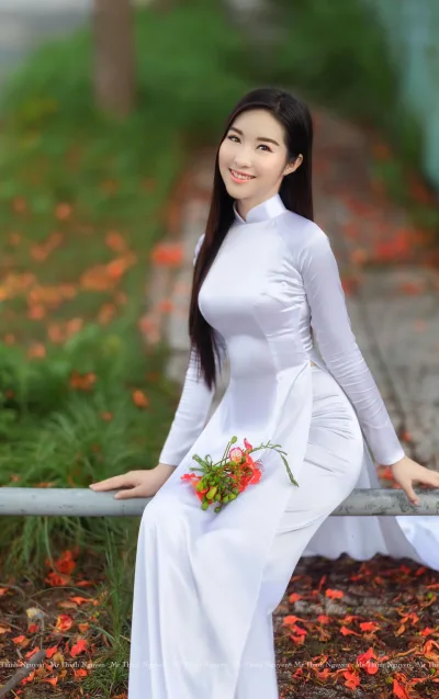 Áo dài trắng hot girl hoa cuốn hút [A2VMWY]