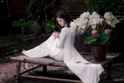 Áo dài trắng hoa cuốn hút [MGVICJ]