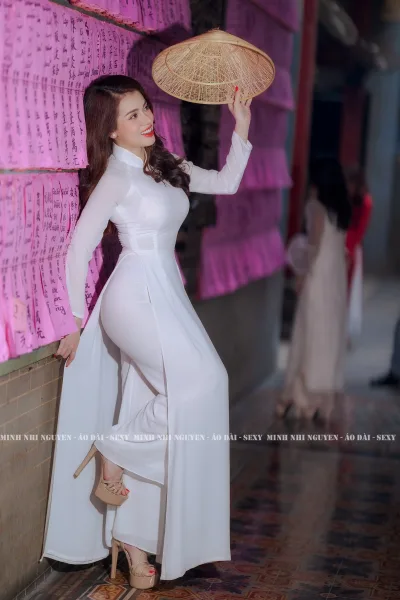 Áo dài trắng ấn tượng nón lá [CR87CO]