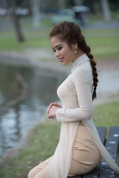 Hot girl áo dài trắng thuần Việt [HLJCLO]