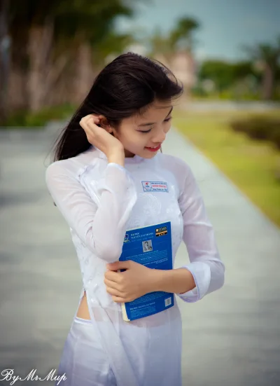 Rửa mắt với ảnh áo dài trắng nền nã nữ sinh [HVID7W]