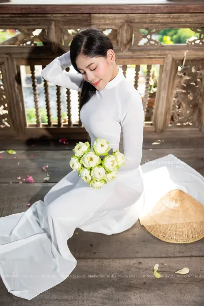 Bộ ảnh áo dài trắng mong manh hoa [BK1MFF]