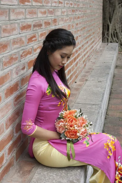 Nữ nhân áo dài hồng yêu kiều hoa [PF5DWC]
