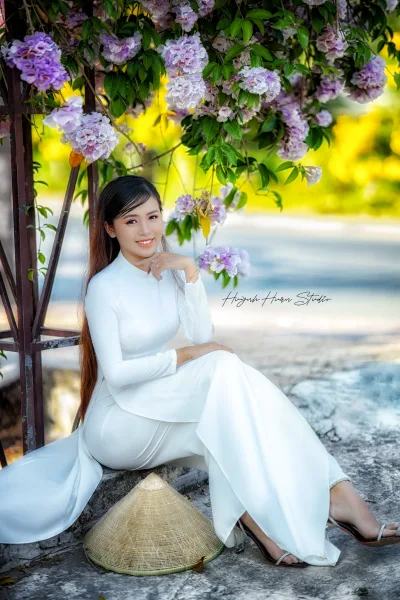 Vẻ đẹp áo dài trắng nhẹ nhàng hoa [WDK9YF]