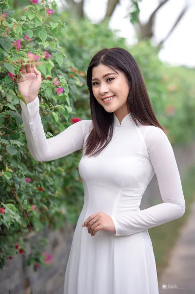 Áo dài trắng rửa mắt với ảnh áo dài trắng hút hồn [UAJJB4]