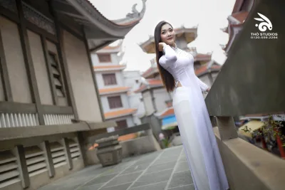 Áo dài trắng góc ngang sang trọng [UXEEVM]