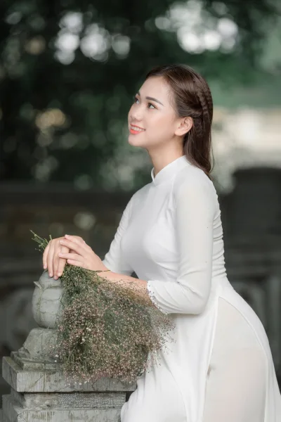 Áo dài trắng truyền thống tinh khôi trang nhã [RV5OBU]
