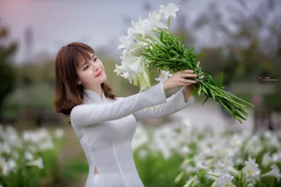 Áo dài trắng tinh khôi truyền thống [VW9CXU]
