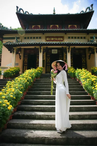 Hot girl áo dài trắng hiện đại cổ kính [TP2RFB]