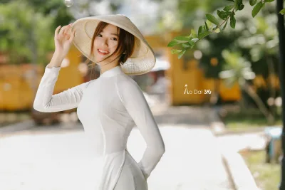 Áo dài trắng nón lá nổi bật [UBEOOY]