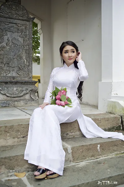 Hút hồn áo dài trắng hoa sen [HWGDWW]
