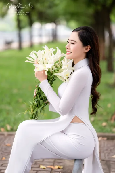 Hình ảnh áo dài trắng vẻ đẹp Việt Nam hoa [WSQIXN]