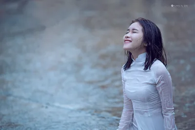 Áo dài trắng mộc mạc ướt [Z5C7IK]