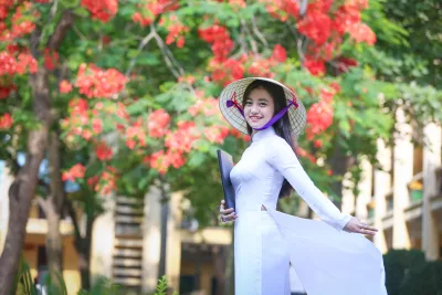 Loạt ảnh áo dài trắng thanh lịch hoa phượng [4GOGVS]
