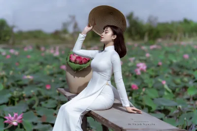 Áo dài trắng hoa sen kiêu sa [NY6I1L]