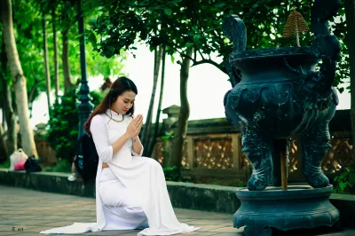 Áo dài trắng cổ kính e ấp [ERBUYN]