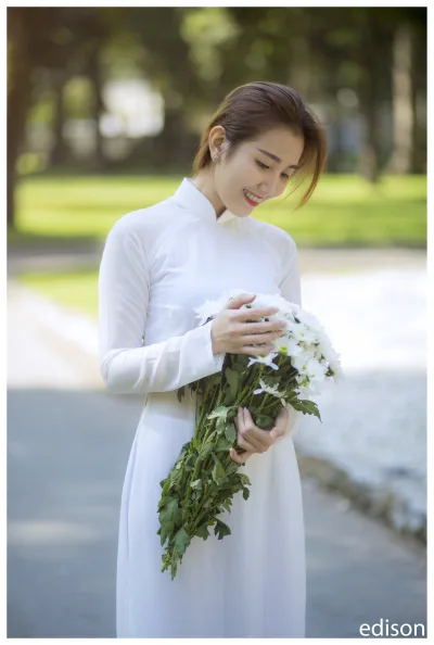 Nhẹ nhàng áo dài trắng [SQDFQV]