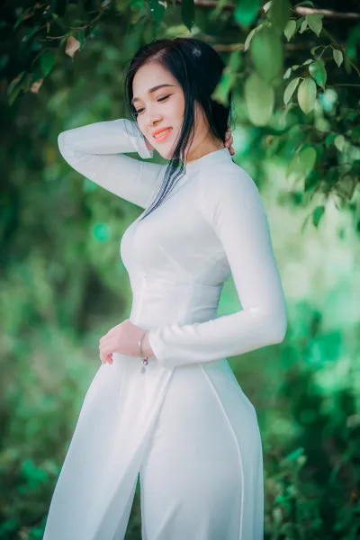 Áo dài trắng tinh khôi dịu dàng [MOFYU8]