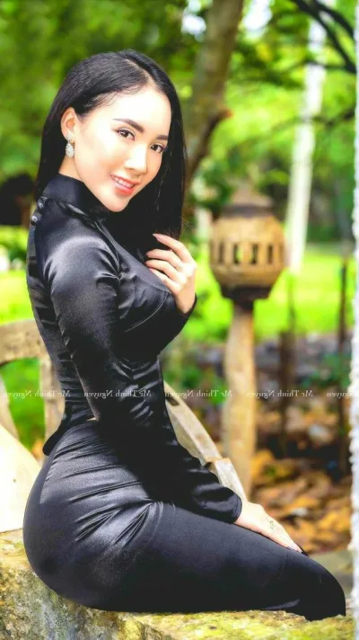 Áo dài đen hút hồn góc ngang [3MZIH5]