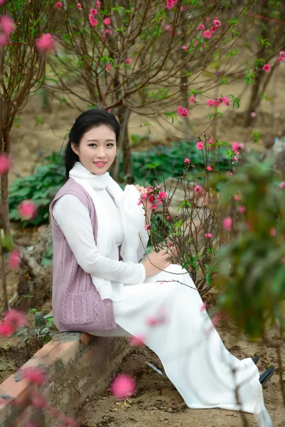 Nền nã áo dài trắng hoa đào [H6LKH7]