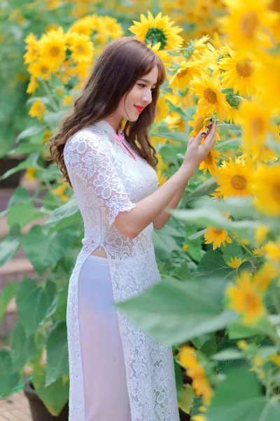 Yêu kiều áo dài trắng nuột [RUNNGZ]