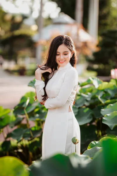 Áo dài trắng hoa sen sang trọng [GSBTBS]