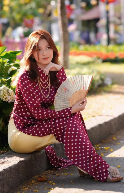 Áo dài đỏ cổ điển [IUUC8L]