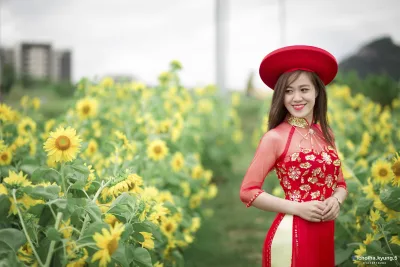 Áo dài đỏ hot girl hoa dịu dàng [XFOUGC]
