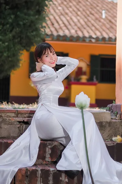 Áo dài trắng hình nền hoa sen truyền thống [AHCPYV]