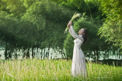 Áo dài trắng thanh thoát [YQE7A2]
