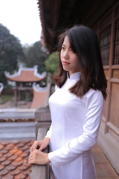 Kiêu sa áo dài trắng lễ chùa [G2KR8N]