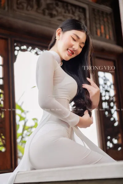 Áo dài trắng quý phái trang gala [83O6XU]