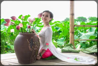 Áo dài trắng hoa sen nổi bật [2VFHPN]