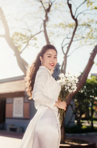 Áo dài trắng hoa ấn tượng [IF1GG7]