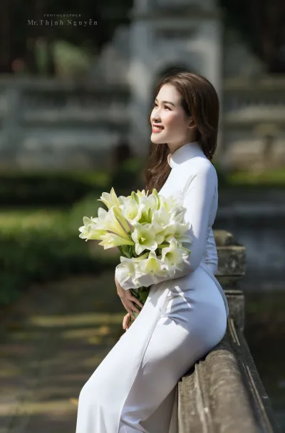 Áo dài trắng hoa truyền thống [ETPHVA]