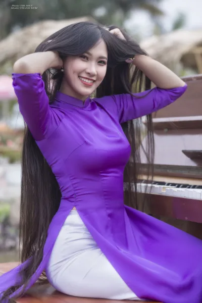 Áo dài tím hiện đại ngồi dáng điệu đà [U2LXHG]