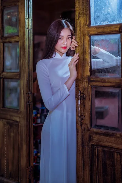 Áo dài trắng rửa mắt với ảnh rạng rỡ [VVKCJS]