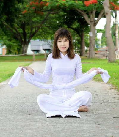 Đằm thắm áo dài trắng áo dài trắng [UM8TR0]